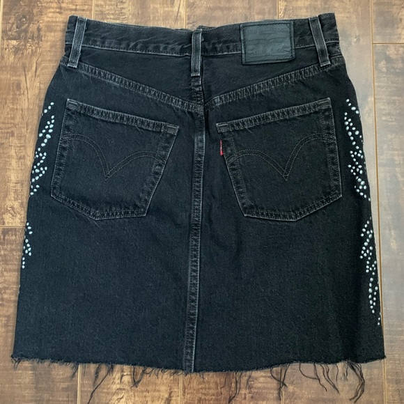 Levi’s Black Denim Skirt - Picture 3 of 5